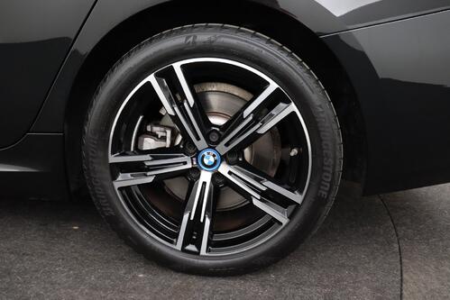 BMW 320 e TOURING SPORT iA  M-SPORT + GPS + CARPLAY + CAMERA + LEDER/ALCANTARA + PDC + CRUISE + PANO DAK + ALU 