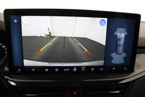 FORD Focus ST-LINE MHEV  + CARPLAY + GPS + CAMERA + PDC + CRUISE (ACC) + ALU 17