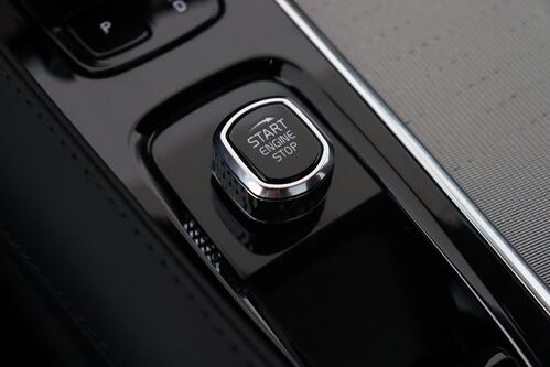 VOLVO XC90 PLUS BRIGHT 2.0 T8 RECHARGE GEARTRONIC + 7PL. + GPS + LEDER + CAMERA + PDC + PANO DAK + CRUISE + ALU 20 + TREKHAAK