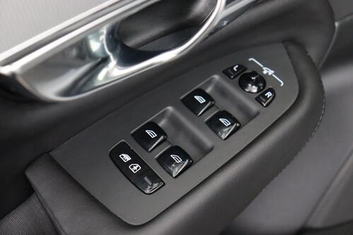 VOLVO XC90 PLUS BRIGHT 2.0 T8 RECHARGE GEARTRONIC + 7PL. + GPS + LEDER + CAMERA + PDC + PANO DAK + CRUISE + ALU 20 + TREKHAAK