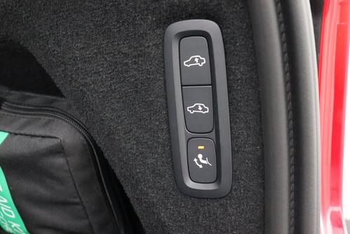 VOLVO XC90 PLUS BRIGHT 2.0 T8 RECHARGE GEARTRONIC + 7PL. + GPS + LEDER + CAMERA + PDC + PANO DAK + CRUISE + ALU 20 + TREKHAAK