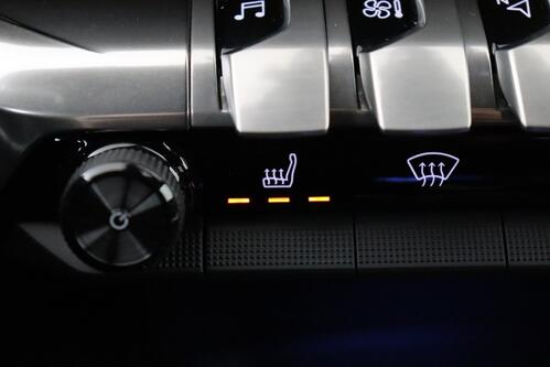 PEUGEOT 5008 GT-LINE 1.2 PURETECH EAT8 + 7PL. + A/T + GPS + CARPLAY + CAMERA + PDC + CRUISE(ACC) + ALU 18
