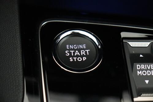 PEUGEOT 5008 GT-LINE 1.2 PURETECH EAT8 + 7PL. + A/T + GPS + CARPLAY + CAMERA + PDC + CRUISE(ACC) + ALU 18