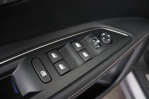 PEUGEOT 5008 GT-LINE 1.2 PURETECH EAT8 + 7PL. + A/T + GPS + CARPLAY + CAMERA + PDC + CRUISE(ACC) + ALU 18