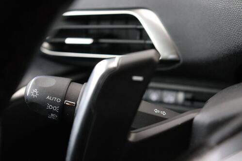 PEUGEOT 5008 GT-LINE 1.2 PURETECH EAT8 + 7PL. + A/T + GPS + CARPLAY + CAMERA + PDC + CRUISE(ACC) + ALU 18