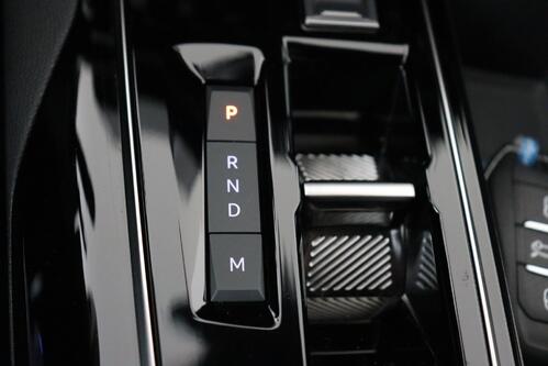 PEUGEOT 5008 GT-LINE 1.2 PURETECH EAT8 + 7PL. + A/T + GPS + CARPLAY + CAMERA + PDC + CRUISE(ACC) + ALU 18