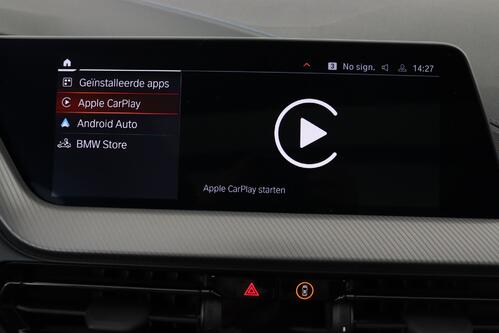 BMW 118  M-SPORT iA STEPTRONIC + GPS + CARPLAY + CAMERA + PDC + CRUISE + OPEN DAK + HALF/LEDER + ALU