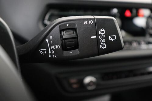 BMW 118  M-SPORT iA STEPTRONIC + GPS + CARPLAY + CAMERA + PDC + CRUISE + OPEN DAK + HALF/LEDER + ALU