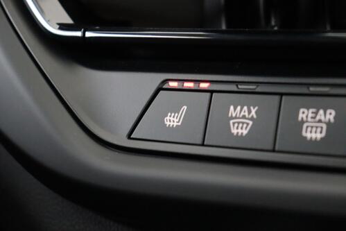 BMW 118  M-SPORT iA STEPTRONIC + GPS + CARPLAY + CAMERA + PDC + CRUISE + OPEN DAK + HALF/LEDER + ALU