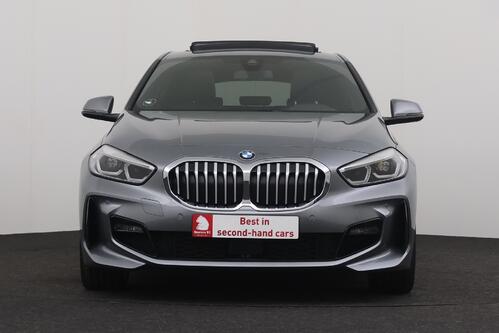 BMW 118  M-SPORT iA STEPTRONIC + GPS + CARPLAY + CAMERA + PDC + CRUISE + OPEN DAK + HALF/LEDER + ALU