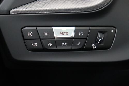 BMW 118  M-SPORT iA STEPTRONIC + GPS + CARPLAY + CAMERA + PDC + CRUISE + OPEN DAK + HALF/LEDER + ALU