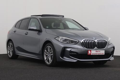 BMW 118  M-SPORT iA STEPTRONIC + GPS + CARPLAY + CAMERA + PDC + CRUISE + OPEN DAK + HALF/LEDER + ALU
