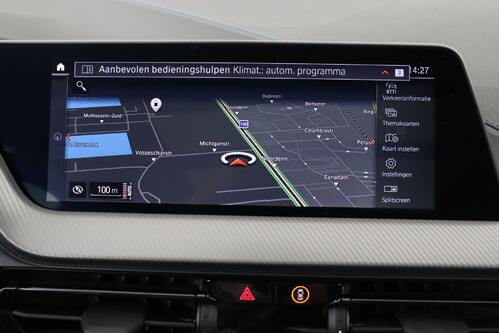 BMW 118  M-SPORT iA STEPTRONIC + GPS + CARPLAY + CAMERA + PDC + CRUISE + OPEN DAK + HALF/LEDER + ALU