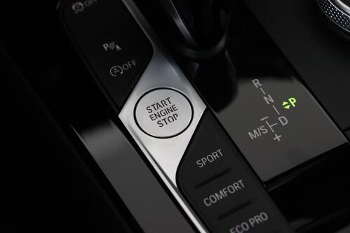 BMW 118  M-SPORT iA STEPTRONIC + GPS + CARPLAY + CAMERA + PDC + CRUISE + OPEN DAK + HALF/LEDER + ALU