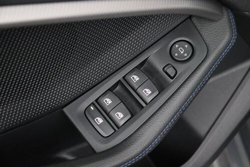 BMW 118  M-SPORT iA STEPTRONIC + GPS + CARPLAY + CAMERA + PDC + CRUISE + OPEN DAK + HALF/LEDER + ALU