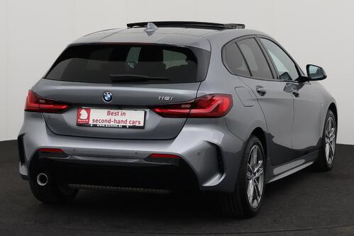 BMW 118  M-SPORT iA STEPTRONIC + GPS + CARPLAY + CAMERA + PDC + CRUISE + OPEN DAK + HALF/LEDER + ALU