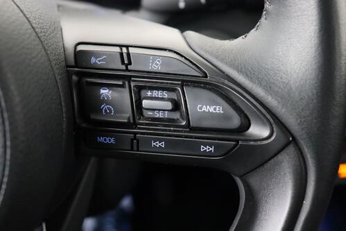 TOYOTA Yaris 1.5i  HYBRID CVT + A/T + GPS + CAMERA + PDC + CRUISE + ALU 
