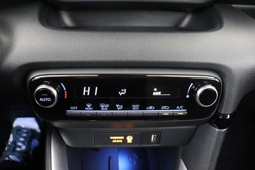 TOYOTA Yaris 1.5i  HYBRID CVT + A/T + GPS + CAMERA + PDC + CRUISE + ALU 