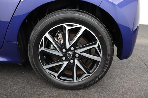 TOYOTA Yaris 1.5i  HYBRID CVT + A/T + GPS + CAMERA + PDC + CRUISE + ALU 