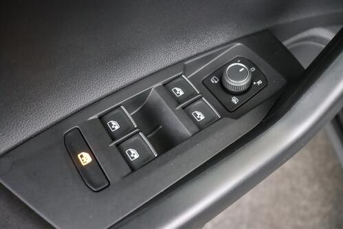 VOLKSWAGEN Polo R-LINE 1.0 TSI DSG  + GPS + CARPLAY + CAMERA + PDC + OPEN DAK + CRUISE(ACC) + ALU 17