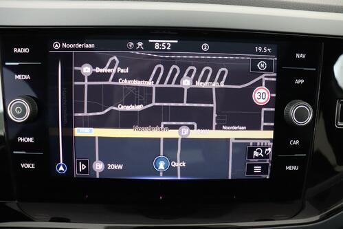 VOLKSWAGEN Polo 1.0 TSI DSG R-LINE + CARPLAY + GPS + CAMERA + PDC + CRUISE (ACC) + SCHUIFDAK + ALU 17