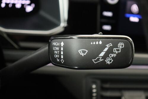 VOLKSWAGEN Polo 1.0 TSI DSG R-LINE + CARPLAY + GPS + CAMERA + PDC + CRUISE (ACC) + SCHUIFDAK + ALU 17