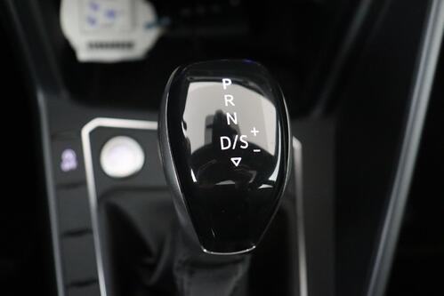 VOLKSWAGEN Polo 1.0 TSI DSG R-LINE + CARPLAY + GPS + CAMERA + PDC + CRUISE (ACC) + SCHUIFDAK + ALU 17