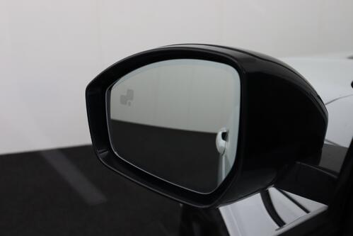 LAND ROVER Discovery Sport 2.0 D200 AWD + 7PL. + A/T + GPS + LEDER + CARPLAY + CAMERA + PDC + PANO DAK + ALU 20