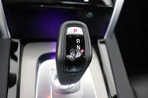 LAND ROVER Discovery Sport 2.0 D200 AWD + 7PL. + A/T + GPS + LEDER + CARPLAY + CAMERA + PDC + PANO DAK + ALU 20