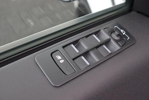 LAND ROVER Discovery Sport  R-DYNAMIC 2.0D S AWD + 7PL. + A/T + GPS + LEDER + CAMERA + PDC + PANO DAK + CRUISE + ALU 20