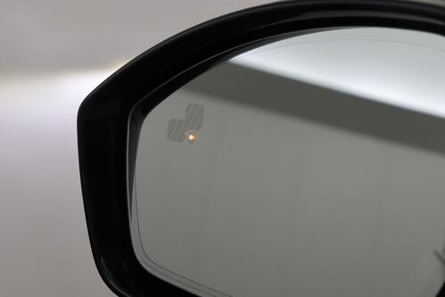 LAND ROVER Discovery Sport  R-DYNAMIC 2.0D S AWD + 7PL. + A/T + GPS + LEDER + CAMERA + PDC + PANO DAK + CRUISE + ALU 20