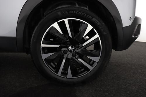 PEUGEOT 2008 *GT-PACK 1.2 PURETECH EAT8 + A/T + GPS + CARPLAY + LEDER/ALCANTARA + CAMERA + PDC + CRUISE + ALU 18