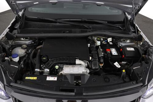 PEUGEOT 2008 *GT-PACK 1.2 PURETECH EAT8 + A/T + GPS + CARPLAY + LEDER/ALCANTARA + CAMERA + PDC + CRUISE + ALU 18