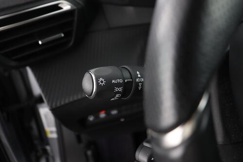 PEUGEOT 2008 *GT-PACK 1.2 PURETECH EAT8 + A/T + GPS + CARPLAY + LEDER/ALCANTARA + CAMERA + PDC + CRUISE + ALU 18