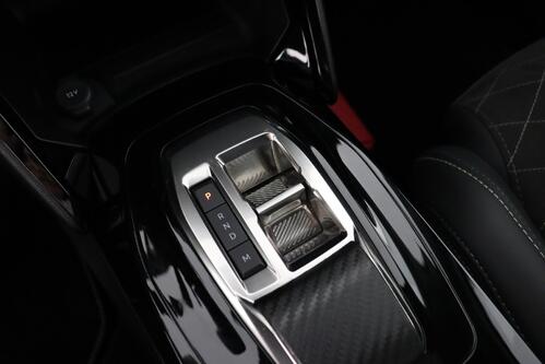 PEUGEOT 2008 *GT-PACK 1.2 PURETECH EAT8 + A/T + GPS + CARPLAY + LEDER/ALCANTARA + CAMERA + PDC + CRUISE + ALU 18