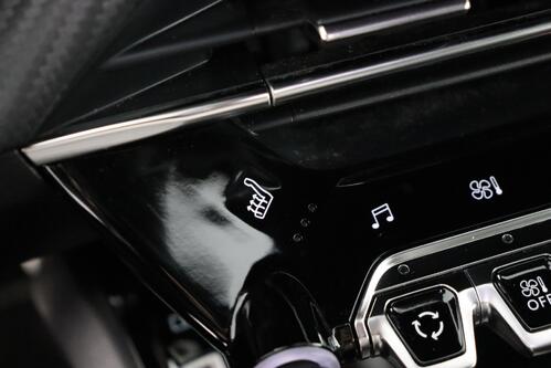 PEUGEOT 2008 *GT-PACK 1.2 PURETECH EAT8 + A/T + GPS + CARPLAY + LEDER/ALCANTARA + CAMERA + PDC + CRUISE + ALU 18