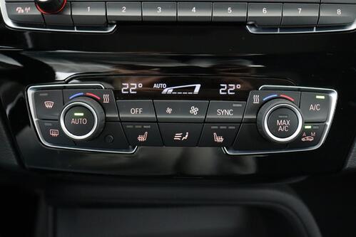 BMW X1 18 iA SDRIVE  + GPS + PDC + CRUISE + PANO + ALU 