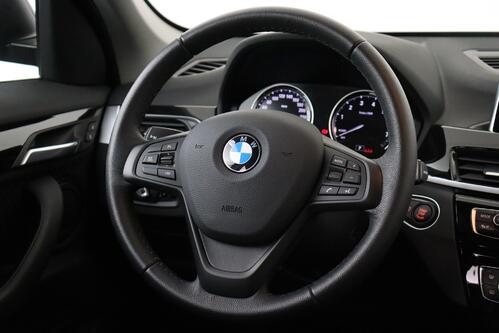BMW X1 18 iA SDRIVE  + GPS + PDC + CRUISE + PANO + ALU 