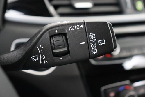 BMW X1 18 iA SDRIVE  + GPS + PDC + CRUISE + PANO + ALU 