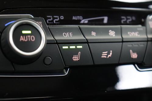 BMW X1 18 iA SDRIVE  + GPS + PDC + CRUISE + PANO + ALU 