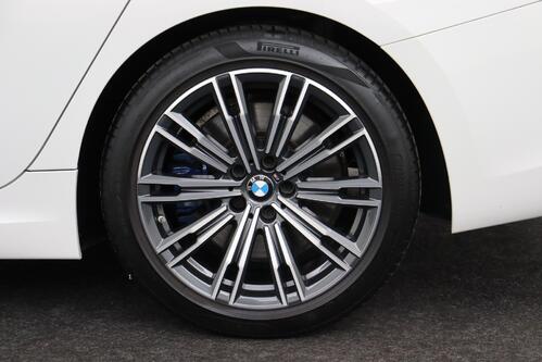 BMW 330 iA TOURING M-SPORT + CARPLAY + GPS + CAMERA + PDC + CRUISE + ALU 