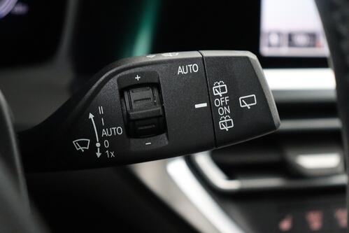 BMW 330 iA TOURING M-SPORT + CARPLAY + GPS + CAMERA + PDC + CRUISE + ALU 