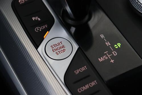 BMW 330 iA TOURING M-SPORT + CARPLAY + GPS + CAMERA + PDC + CRUISE + ALU 