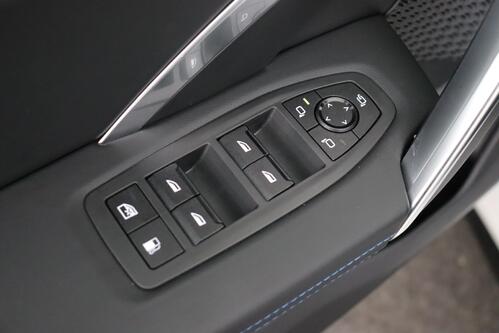 BMW X1  x-Drive25e iA M-SPORT + GPS + CARPLAY + LEDER/ALCANTARA + CAMERA + PDC + CRUISE + ALU 