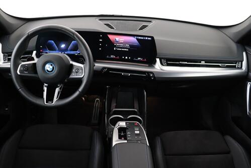 BMW X1  x-Drive25e iA M-SPORT + GPS + CARPLAY + LEDER/ALCANTARA + CAMERA + PDC + CRUISE + ALU 