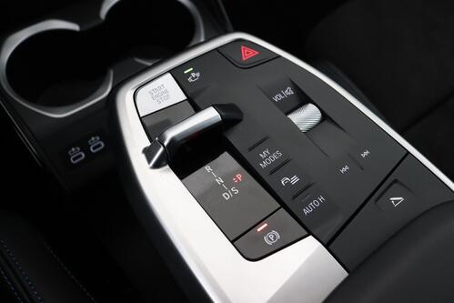 BMW X1  x-Drive25e iA M-SPORT + GPS + CARPLAY + LEDER/ALCANTARA + CAMERA + PDC + CRUISE + ALU 
