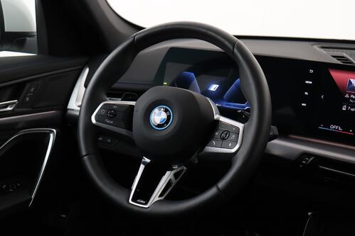 BMW X1  x-Drive25e iA M-SPORT + GPS + CARPLAY + LEDER/ALCANTARA + CAMERA + PDC + CRUISE + ALU 