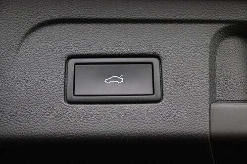 VOLKSWAGEN Touran TRENDLINE 1.5TSI DSG7 + 7PL. + CARPLAY + CRUISE (ACC) + STOF/ALCANTARA + ALU 16