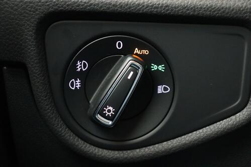 VOLKSWAGEN Touran TRENDLINE 1.5TSI DSG7 + 7PL. + CARPLAY + CRUISE (ACC) + STOF/ALCANTARA + ALU 16