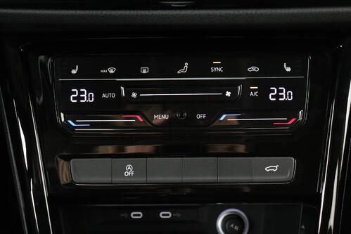 VOLKSWAGEN Touran TRENDLINE 1.5TSI DSG7 + 7PL. + CARPLAY + CRUISE (ACC) + STOF/ALCANTARA + ALU 16